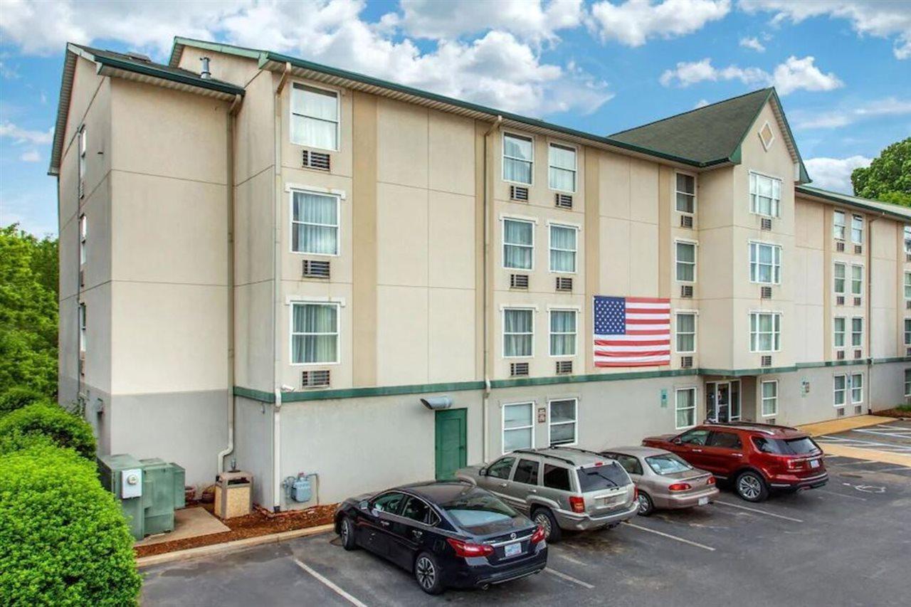 Rodeway Inn & Suites Near Outlet Mall - Asheville Dış mekan fotoğraf