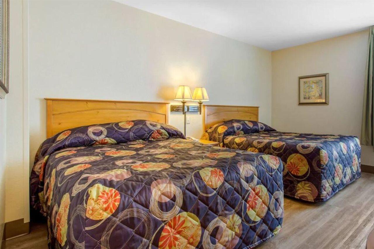 Rodeway Inn & Suites Near Outlet Mall - Asheville Dış mekan fotoğraf