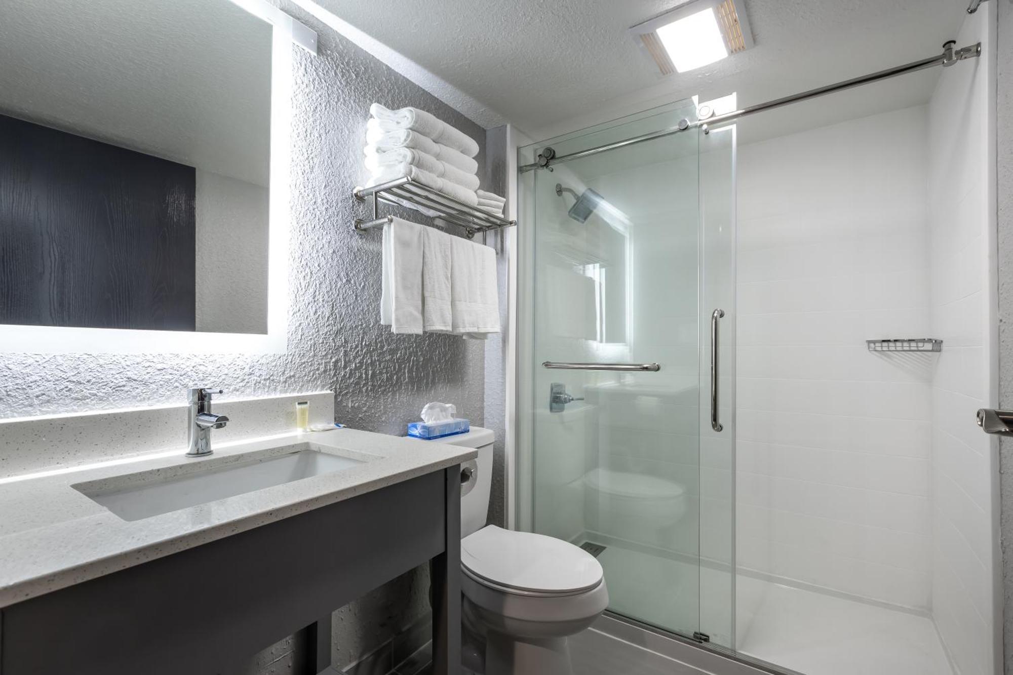 Rodeway Inn & Suites Near Outlet Mall - Asheville Dış mekan fotoğraf