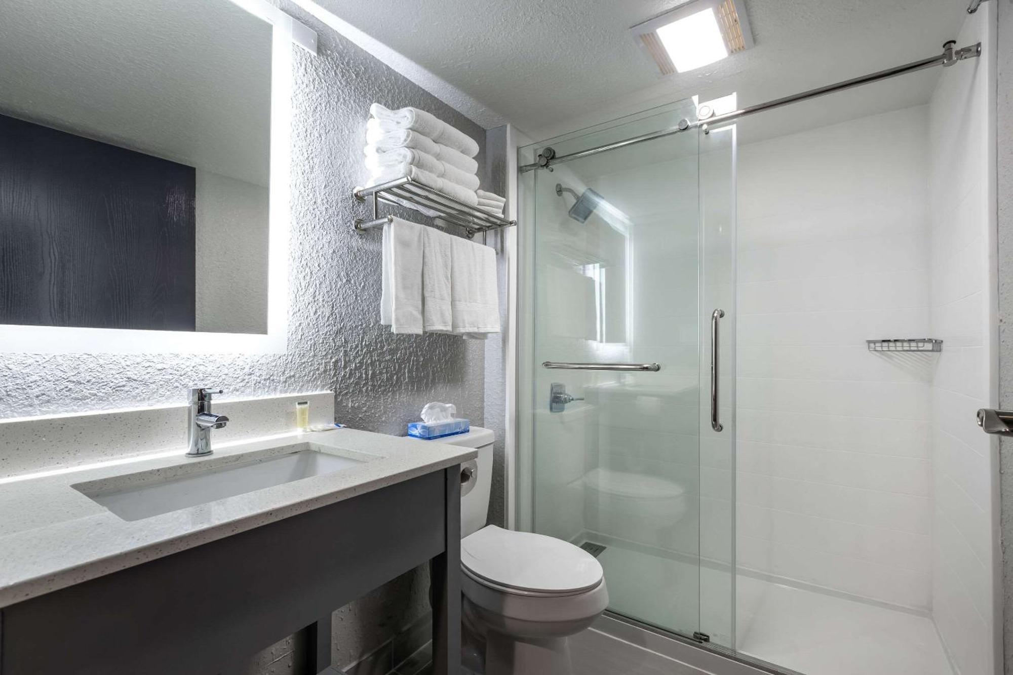 Rodeway Inn & Suites Near Outlet Mall - Asheville Dış mekan fotoğraf