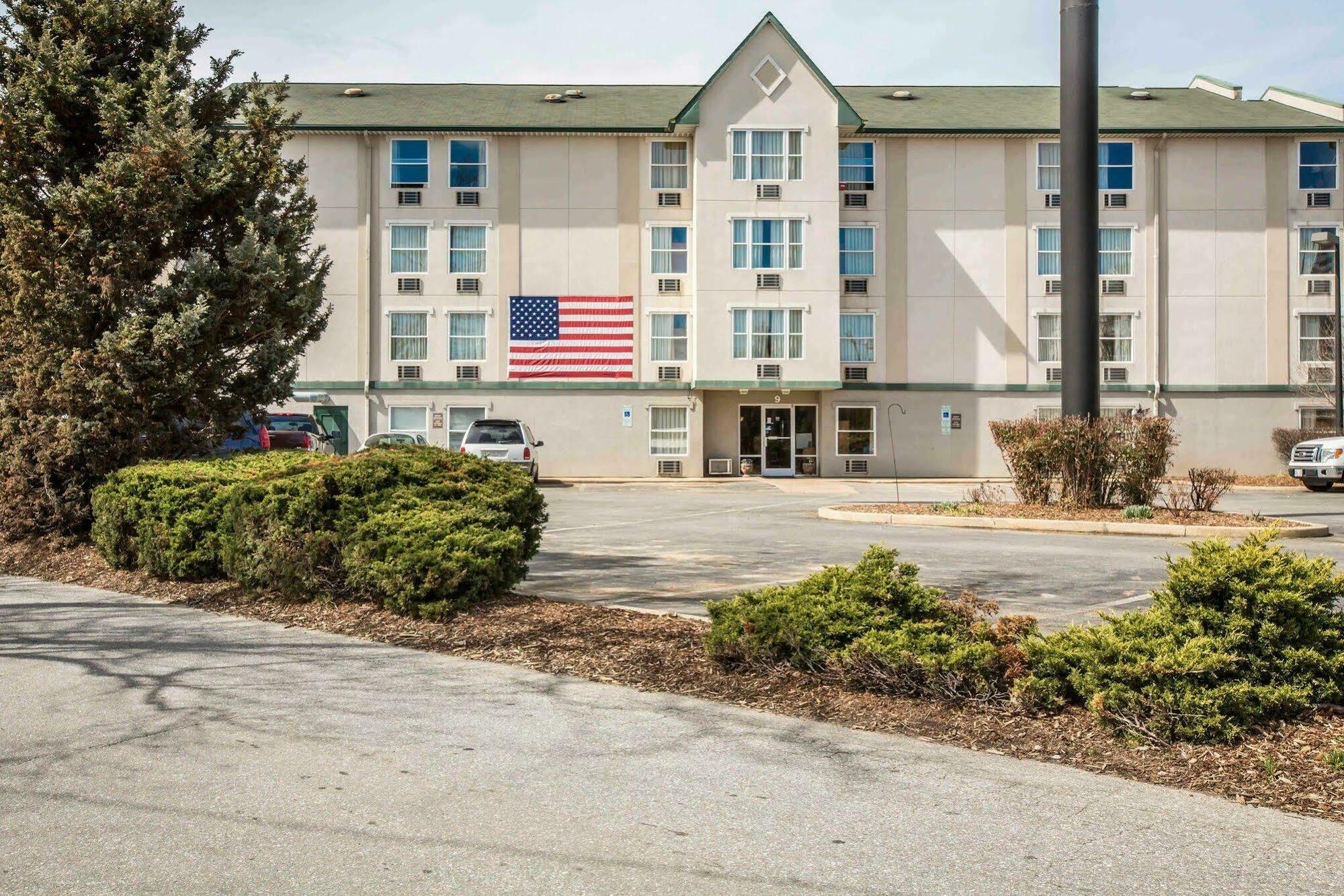 Rodeway Inn & Suites Near Outlet Mall - Asheville Dış mekan fotoğraf