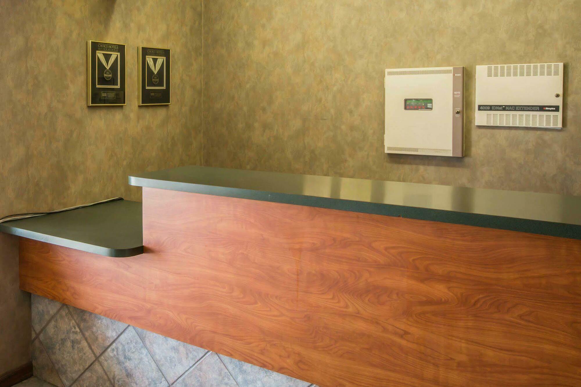 Rodeway Inn & Suites Near Outlet Mall - Asheville Dış mekan fotoğraf
