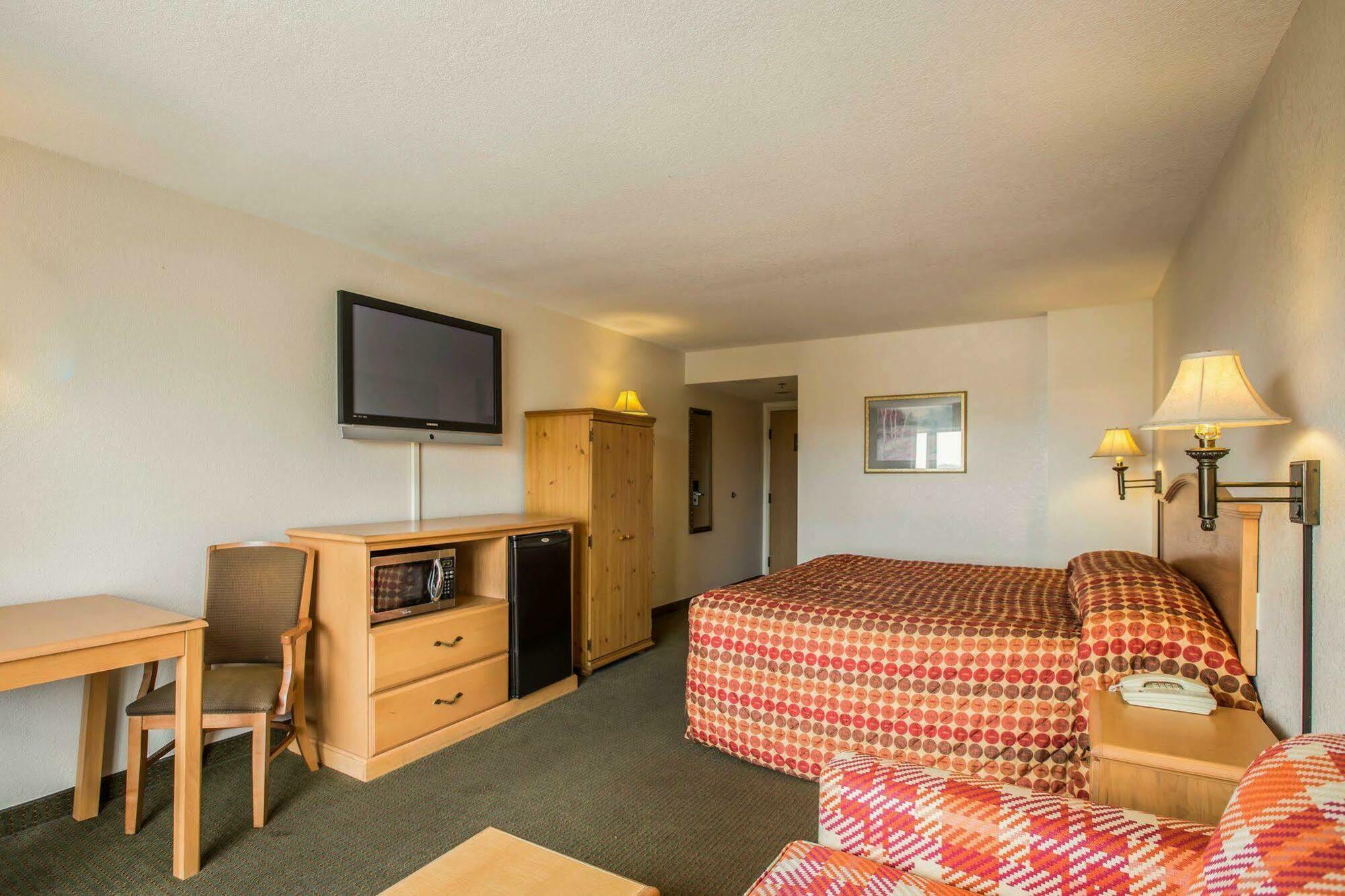 Rodeway Inn & Suites Near Outlet Mall - Asheville Dış mekan fotoğraf
