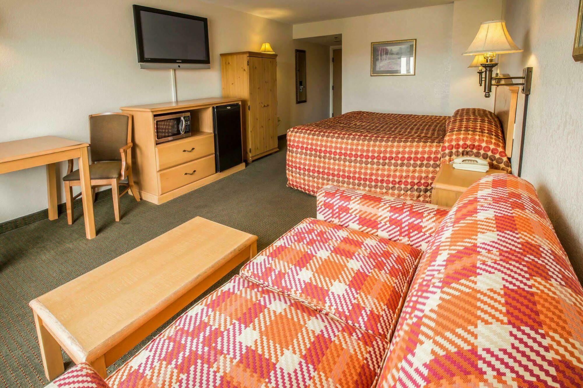 Rodeway Inn & Suites Near Outlet Mall - Asheville Dış mekan fotoğraf