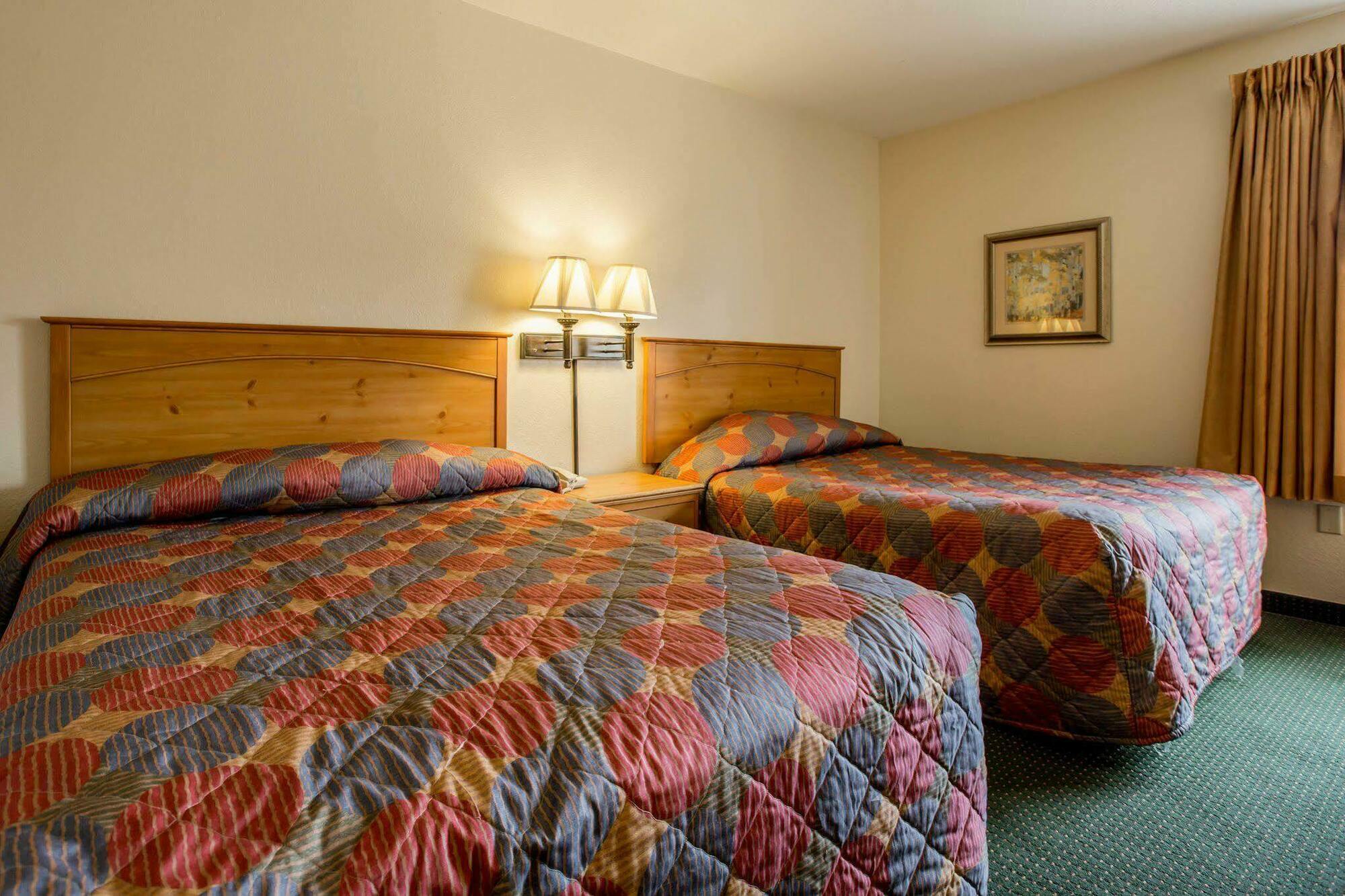 Rodeway Inn & Suites Near Outlet Mall - Asheville Dış mekan fotoğraf